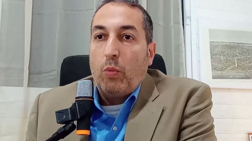 Flush a Toilet (Short)